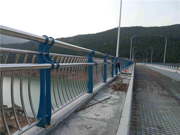 咸阳不锈钢桥梁护栏的特点及其在桥梁安全中的重要作用