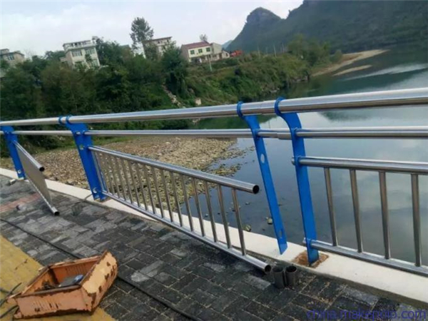 咸阳不锈钢复合管护栏是一种卓越的防护材料